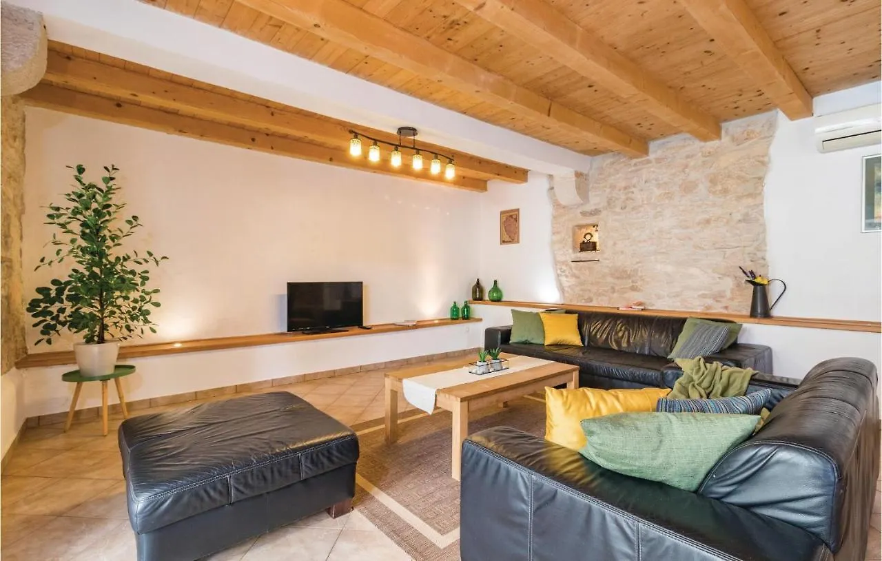 Tatil Evi Nice Home In Zminj With Wifi