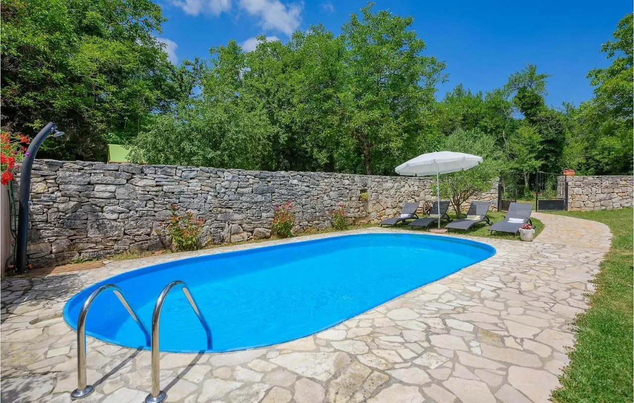 Nice Home In Zminj With Wifi בית נופש
